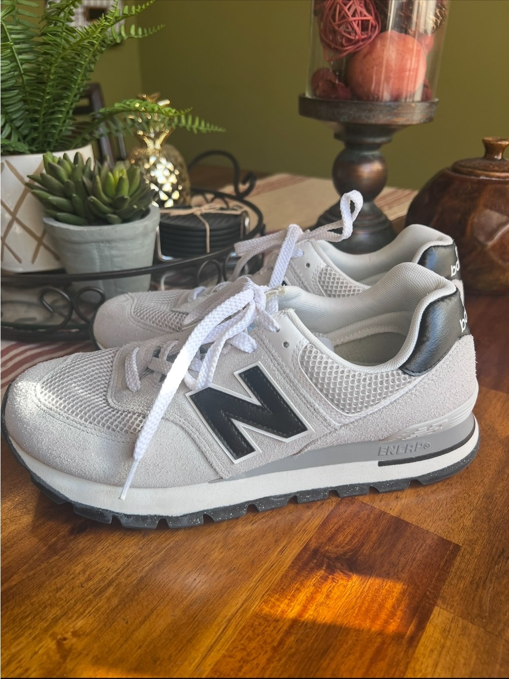 New Balance Lifestyle 574 Unisex White & Light Gray Sneakers M 9/ W 10.5